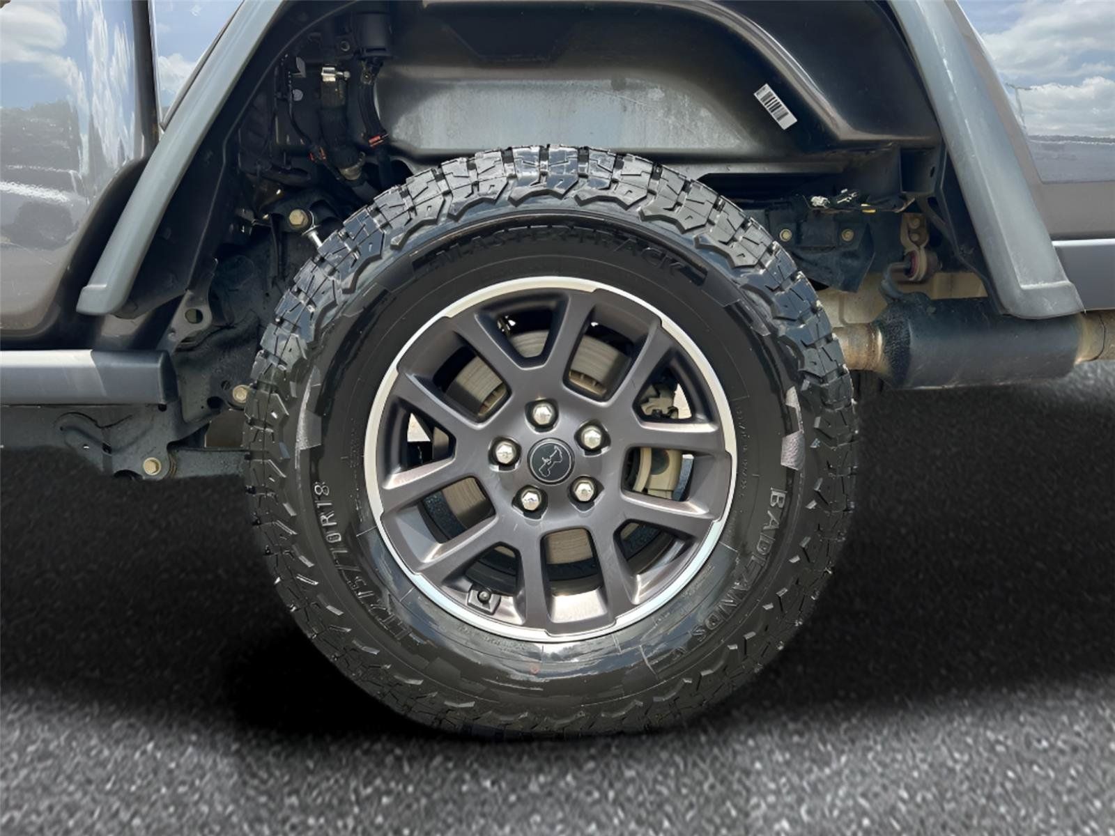 Used 2021 Jeep Gladiator Overland AWD/4WD image 11