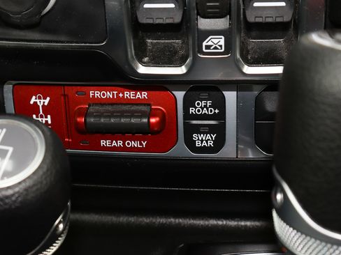 Used 2024 Jeep Wrangler Rubicon image 11