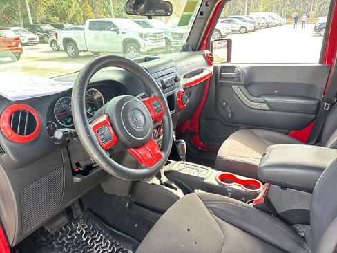 Used 2013 Jeep Wrangler Unlimited Sport image 6