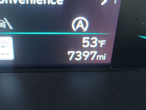 Certified 2025 Hyundai Elantra SE image 11