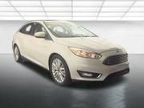 Used 2017 Ford Focus Titanium w/ Titanium Technology Package FWD image 4