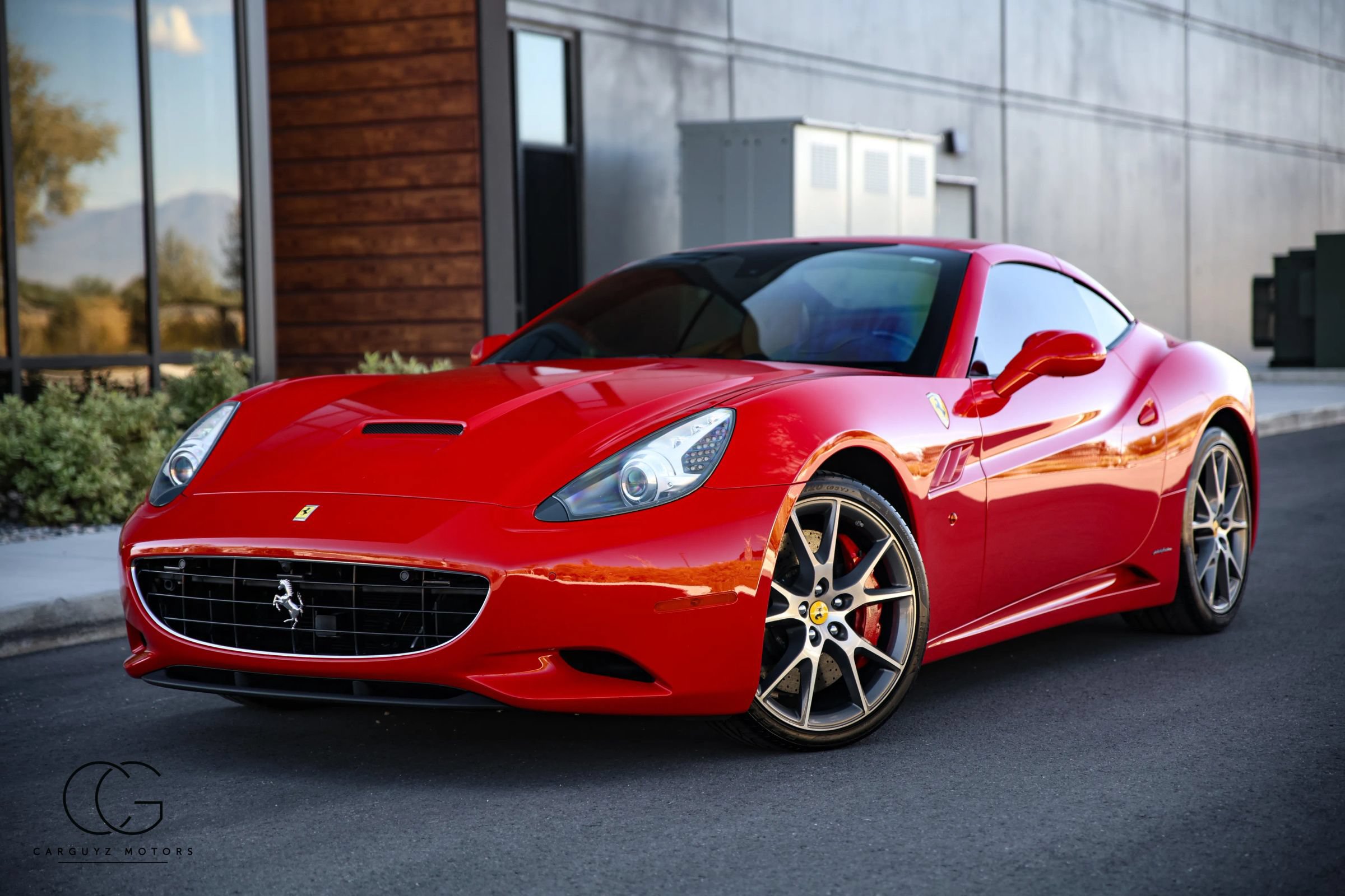 Used 2014 Ferrari California RWD image 2