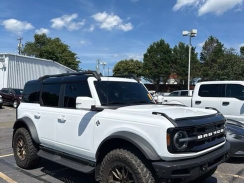 Used 2024 Ford Bronco Outer Banks AWD/4WD image 1
