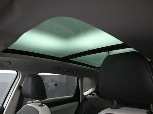 Used 2025 Volkswagen Taos SE w/ Panoramic Sunroof Package image 28