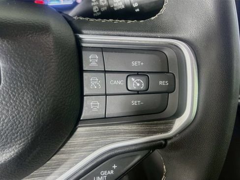 Used 2024 Jeep Wagoneer Series III AWD/4WD image 18
