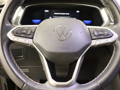 Used 2023 Volkswagen Tiguan SE w/ Panoramic Sunroof Package FWD image 12