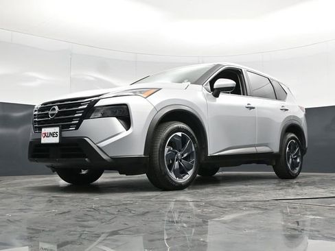 Used 2025 Nissan Rogue SV AWD/4WD image 54
