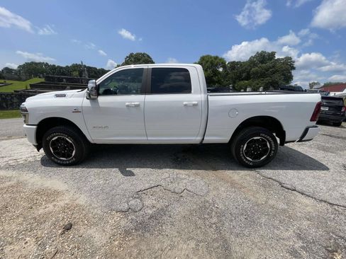 Used 2026 RAM 2500 Laramie AWD/4WD image 9