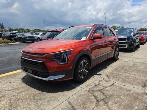 Used 2023 Kia Niro EX FWD image 6