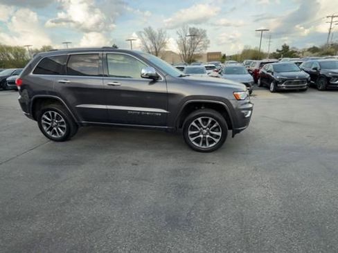 Used 2018 Jeep Grand Cherokee Overland AWD/4WD image 9