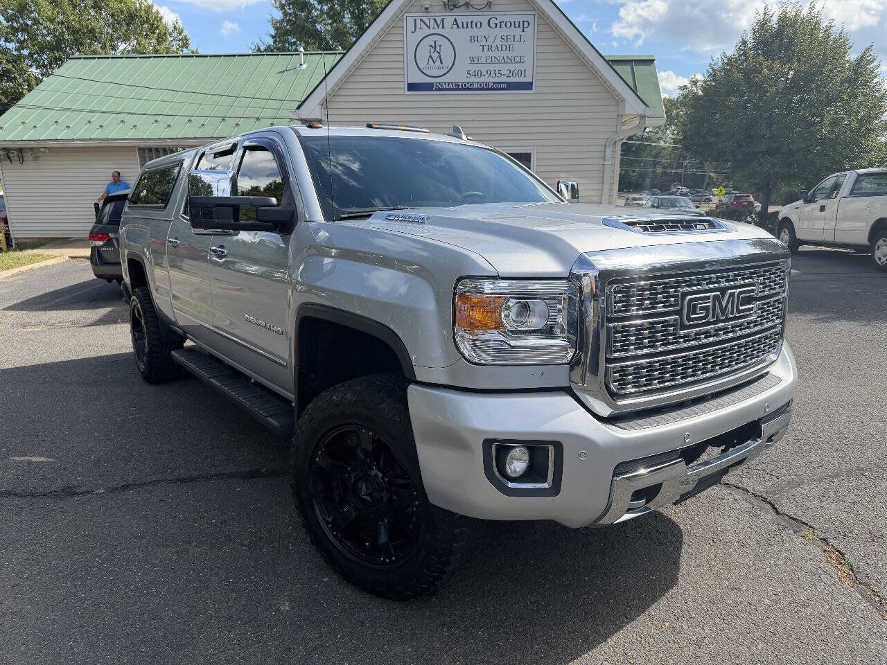 Used 2018 GMC Sierra 2500 Denali w/ Duramax Plus Package AWD/4WD image 1