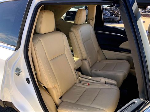 Used 2016 Toyota Highlander Limited image 19