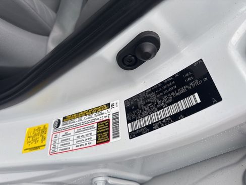 Used 2024 Toyota Highlander XLE image 10