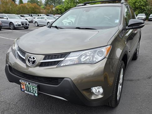 Used 2015 Toyota RAV4 Limited w/ Technology Package AWD/4WD image 4