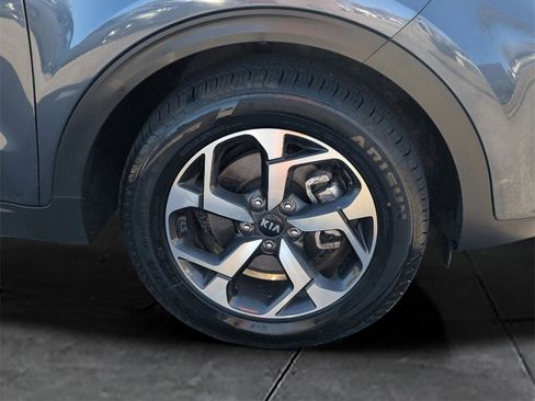 Used 2022 Kia Sportage LX image 11