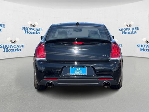 Used 2023 Chrysler 300 C image 7