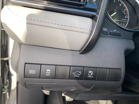 Used 2020 Toyota Camry SE image 17