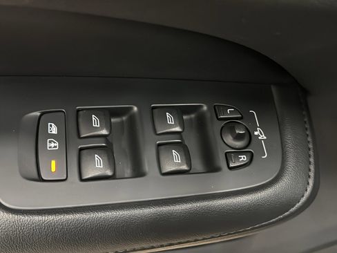 Used 2023 Volvo S60 T8 Plus w/ Climate Package image 23