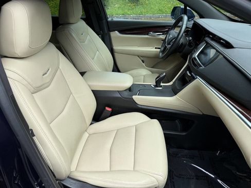 Used 2017 Cadillac XT5 Luxury w/ Driver Awareness Package FWD image 17