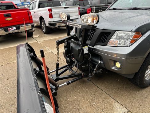 Used 2016 Nissan Frontier SV image 8