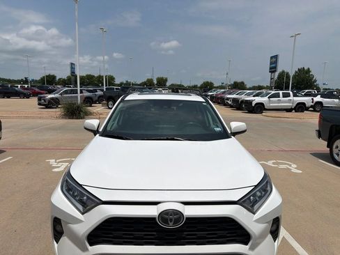 Used 2019 Toyota RAV4 XLE Premium w/ Cold Weather Package AWD/4WD image 7