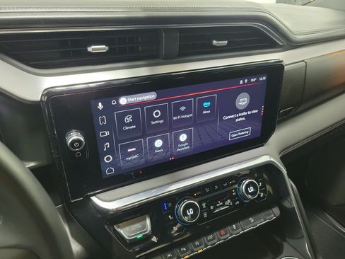 Used 2025 GMC Sierra 1500 Denali w/ Technology Package AWD/4WD image 26