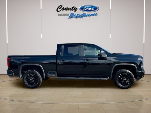 Used 2025 Chevrolet Silverado 2500 LT w/ Trail Boss Package AWD/4WD image 13