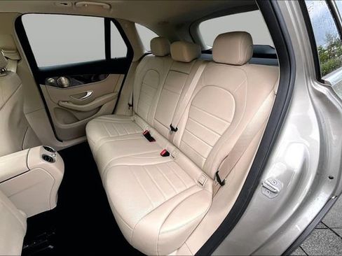 Used 2021 Mercedes-Benz GLC 300 4MATIC image 25