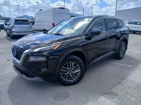 Used 2023 Nissan Rogue S image 2