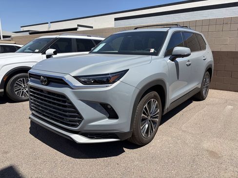 Used 2026 Toyota Grand Highlander AWD Hybrid image 4