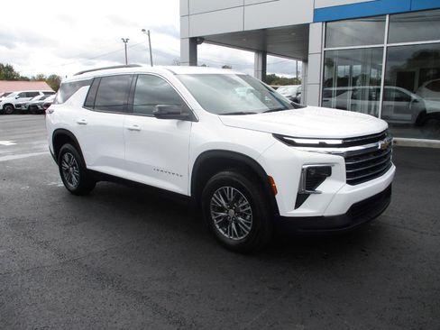 Certified 2025 Chevrolet Traverse LT image 10