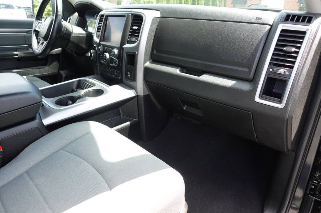 Used 2022 RAM 1500 Classic SLT w/ Electronics Convenience Group AWD/4WD image 36