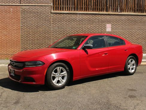 Used 2016 Dodge Charger SE w/ Popular Equipment Group image 1