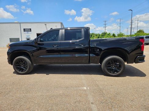 Used 2026 Chevrolet Silverado 1500 LT Trail Boss w/ LT Trail Boss Premium Package AWD/4WD image 2