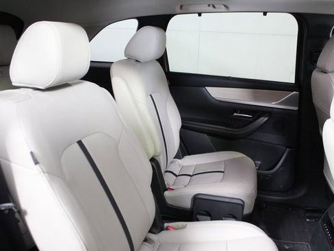 Used 2024 MAZDA CX-90 3.3 Turbo w/ Preferred Plus image 12