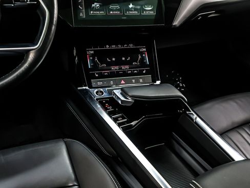 Used 2022 Audi e-tron Premium w/ Convenience Plus Package image 7