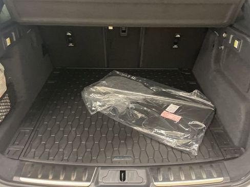 Used 2025 Jaguar F-PACE R-Dynamic S image 33