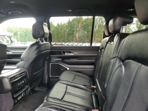 Used 2024 Jeep Wagoneer L Series II w/ Flexible Seating Group RWD image 10