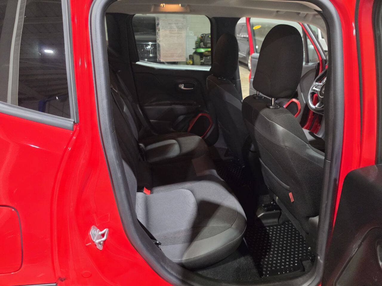 Used 2016 Jeep Renegade Trailhawk w/ Cold Weather Group AWD/4WD image 29