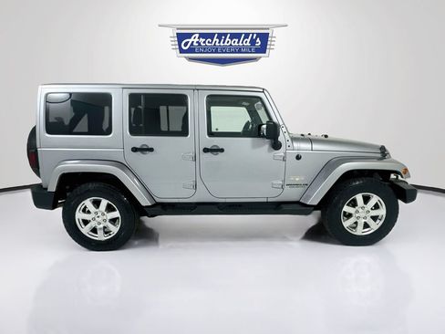 Used 2014 Jeep Wrangler Unlimited Sahara w/ Connectivity Group AWD/4WD image 9