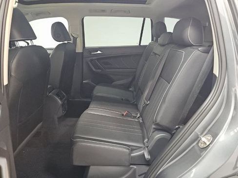 Used 2023 Volkswagen Tiguan SE w/ Panoramic Sunroof Package image 4