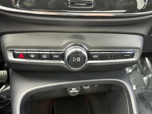 Used 2025 Volvo XC40 B5 Plus AWD/4WD image 29
