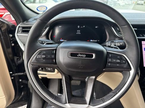 Used 2023 Jeep Grand Cherokee Limited w/ Luxury Tech Group II RWD image 43