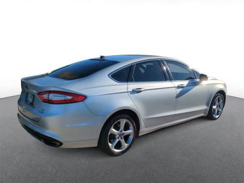 Used 2016 Ford Fusion SE w/ Equipment Group 202A image 8