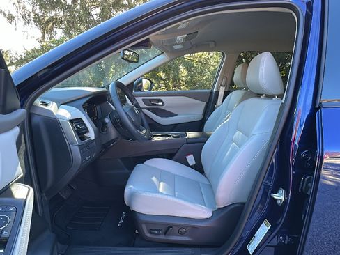 Certified 2025 Nissan Rogue SL image 11