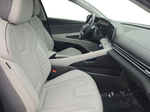 Used 2024 Hyundai Elantra Limited FWD image 15
