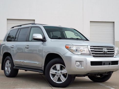 Used 2015 Toyota Land Cruiser AWD/4WD image 1