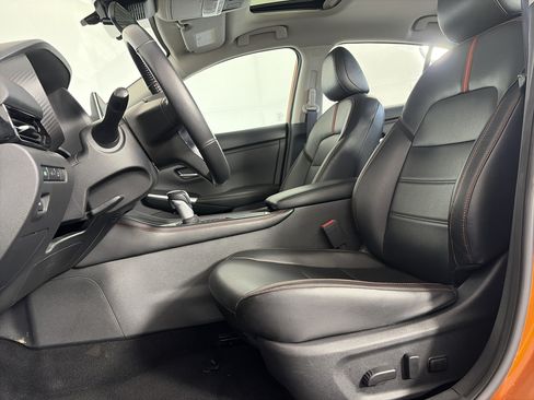 Used 2025 Nissan Sentra SR w/ SR Premium Package FWD image 4