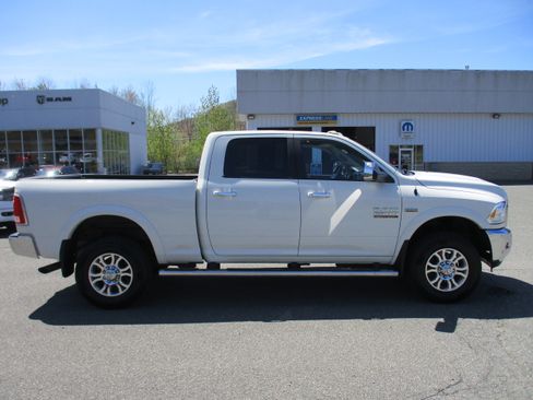 Used 2018 RAM 2500 Laramie w/ Snow Chief Group AWD/4WD image 4