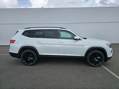 New 2026 Volkswagen Atlas SE image 3